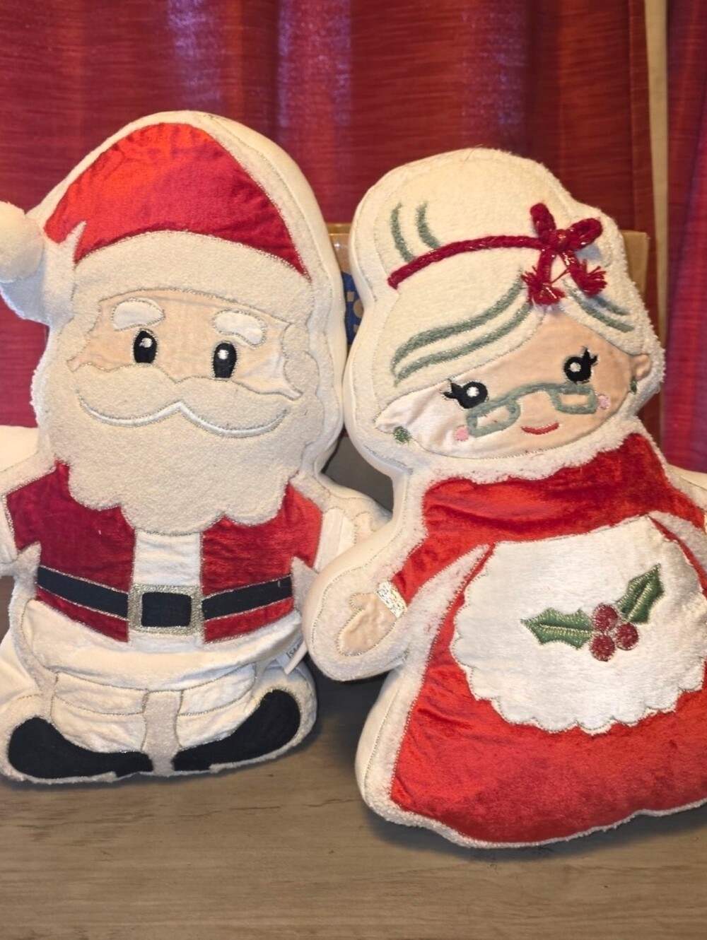 Set of 2 Isaac Mizrahi Mr. & Mrs. Santa Claus 15" Christmas Throw Pillows